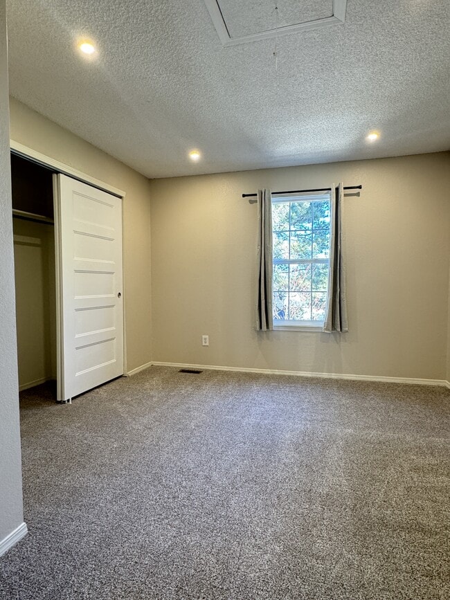 Building Photo - 2603 E Nichols Cir