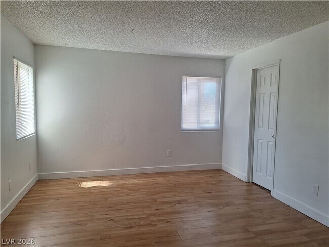 Building Photo - 1446 Garden Cir