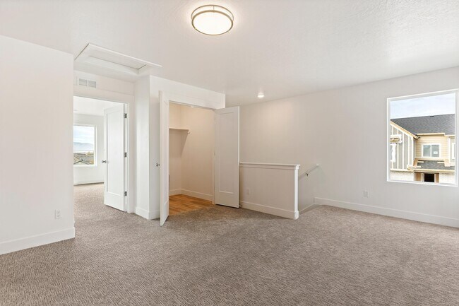 Building Photo - 2861 S Bluff Rd