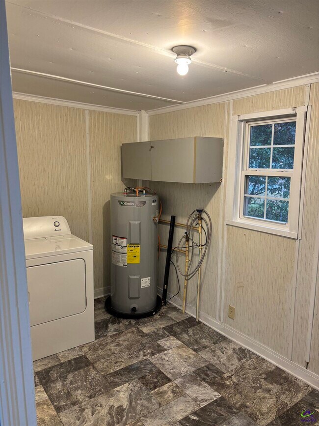 Building Photo - 122 Tinker Blvd