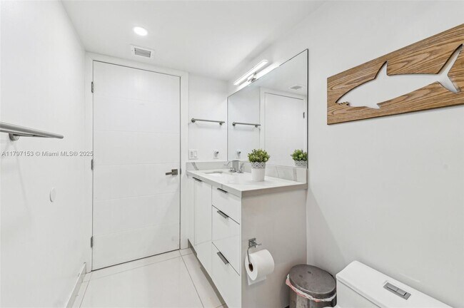 Building Photo - 121 Crandon Blvd