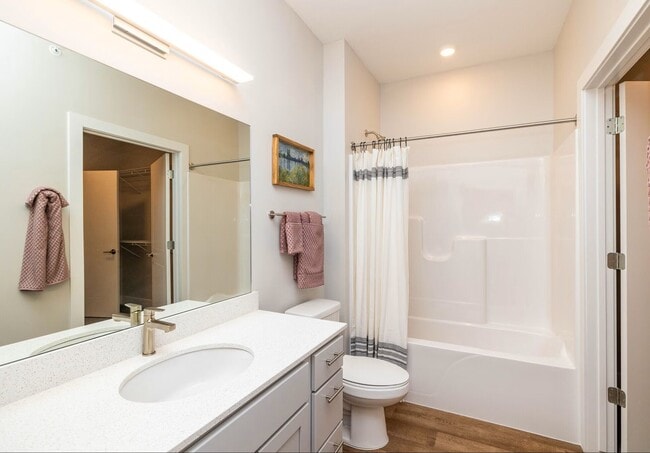 Building Photo - Vervain-1 Bedroom + Den B