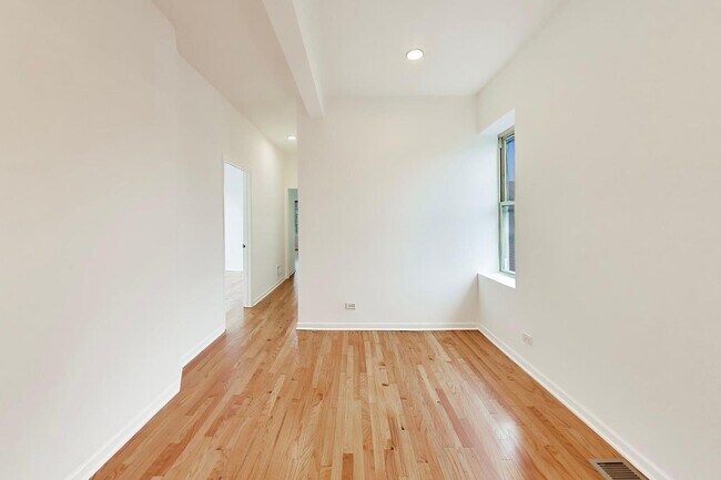 Building Photo - 1301 N Oakley Blvd