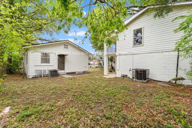 Building Photo - Renovated 3 Bedroom Home With Screened Porch