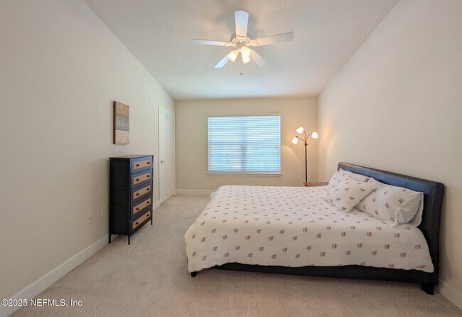 Building Photo - 6846 Roundleaf Dr