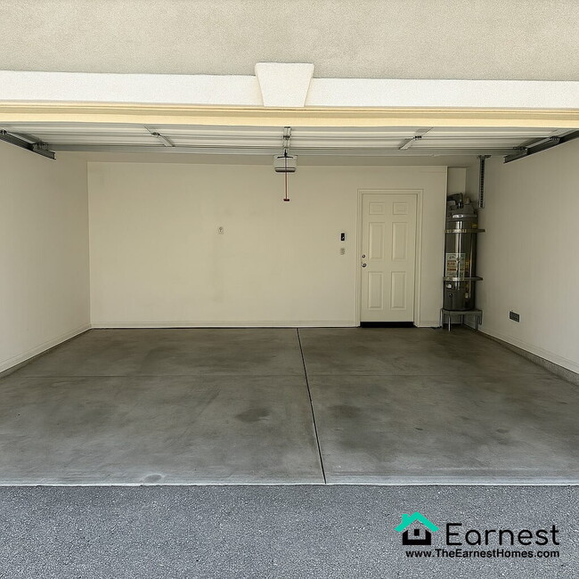 Building Photo - Bright & Stylish 4BR Townhouse with Privat...