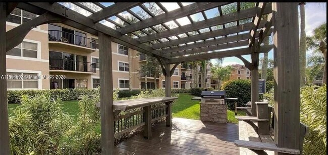 Building Photo - 8821 Wiles Rd