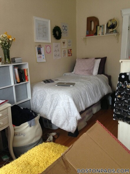 Building Photo - 447 Park Dr