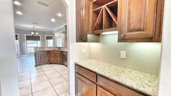 Building Photo - 1501 NE Greenbrier Ct