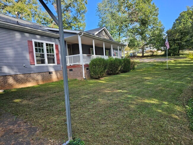 Building Photo - TR House