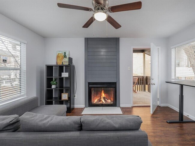 Building Photo - 3004 Speedway