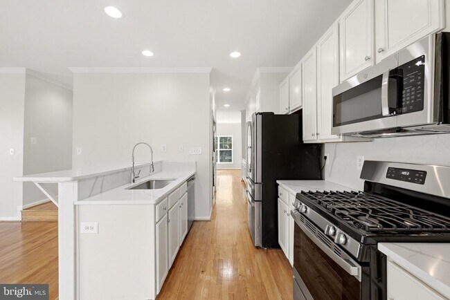 Building Photo - 45805 Marlane Terrace