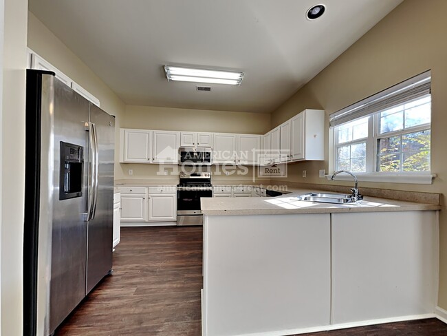 Building Photo - 157 Oak Bluff Road