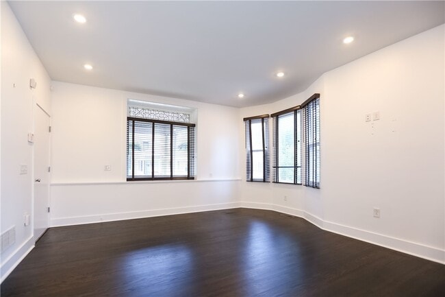 Building Photo - 71 Rutgers St