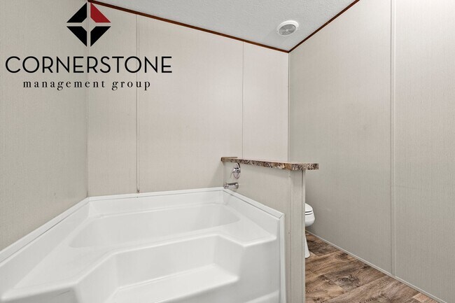 Building Photo - Cozy 3-Bed, 2-Bathroom Trailer Home Available for Rent! Located off of Strawberry Lane in Albany!