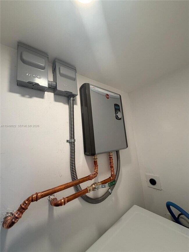 Building Photo - 15920 NW 17th Ct