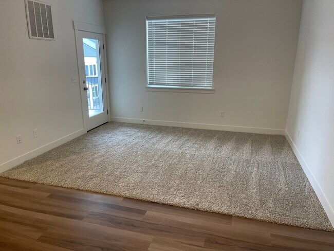 Building Photo - 1385 N 3830 W