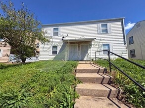 Building Photo - CHARMING 2 BEDROOM DUPLEX IN KANSAS CITY-COMING SOON