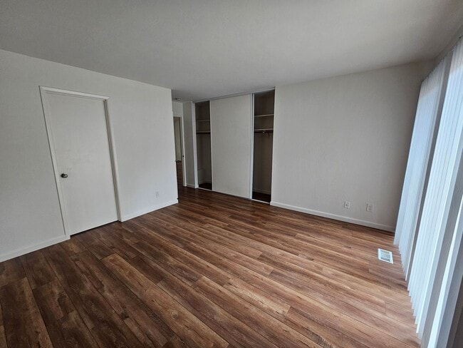 Building Photo - Renovated 2/2 Condo - Cupertino Schools - 2 Car Garage!