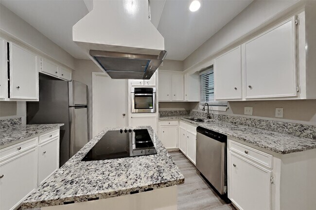 Building Photo - 2318 Turtle Creek Dr