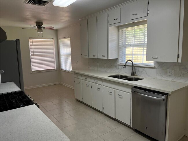 Building Photo - 4134 Osby Dr
