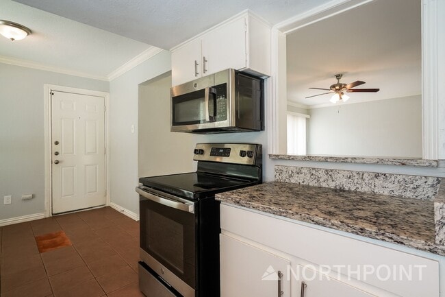 Building Photo - 3 BR/2BA | Newly Renovated Single Family Home | Large utility Room | In Dallas!