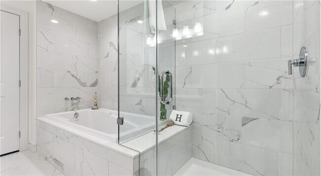 Building Photo - 1300 W 5th St