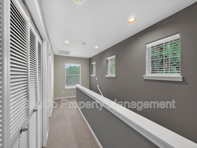 Building Photo - 7309 NE Stonewater St