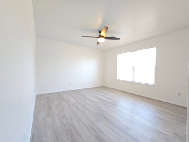 Building Photo - Remodeled 3 bed 2 bath home in Asher!