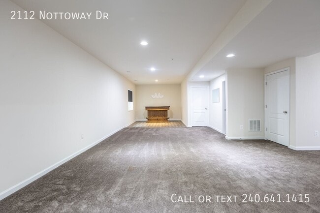 Building Photo - 2112 Nottoway Dr