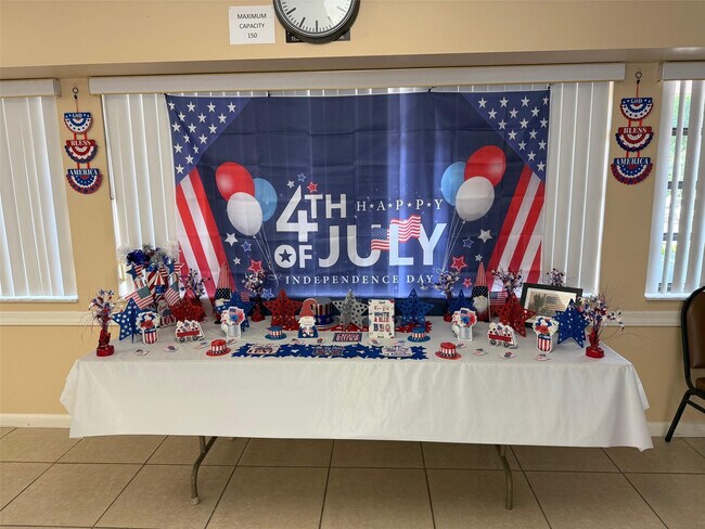 Building Photo - 6215 Coral Lake Dr