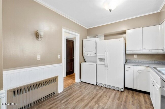 Building Photo - 4 Edison Ave