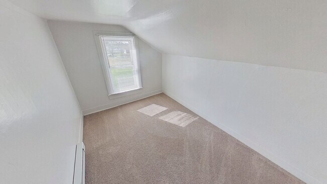 Building Photo - Newly Renovated Single Family Farmhouse