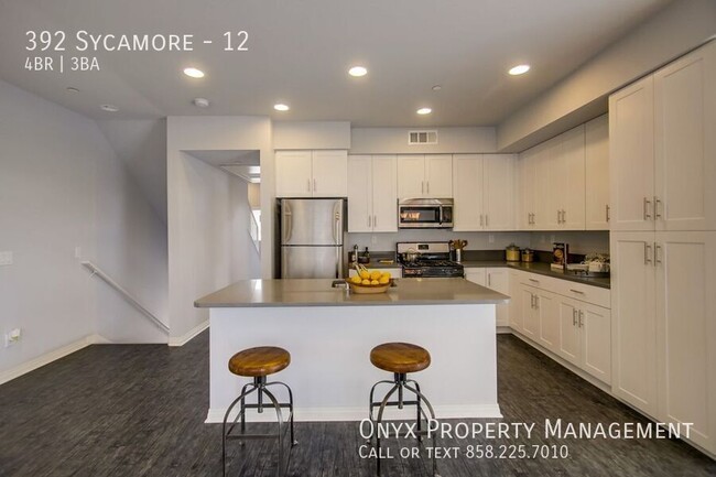 Building Photo - Modern 3 story Townhome - 4bd/3ba plus 2 C...