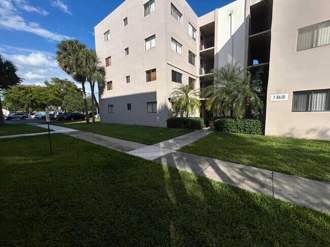 Building Photo - 8650 SW 133rd Avenue Rd