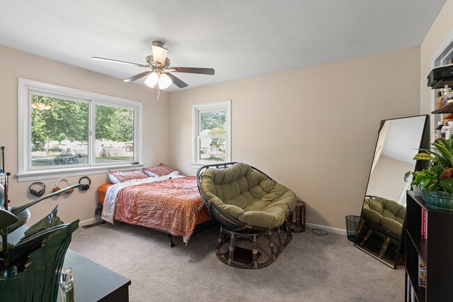 Building Photo - 222 Belray Dr