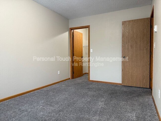 Building Photo - 2736-33 1/2 33 1/2 Ave S