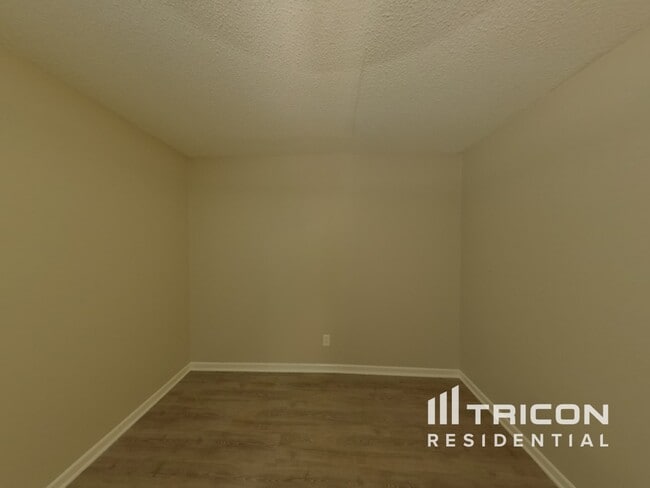 Building Photo - 63 Woodpond Ct