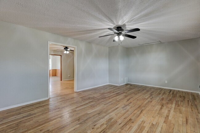 Building Photo - 15375 W Funston St
