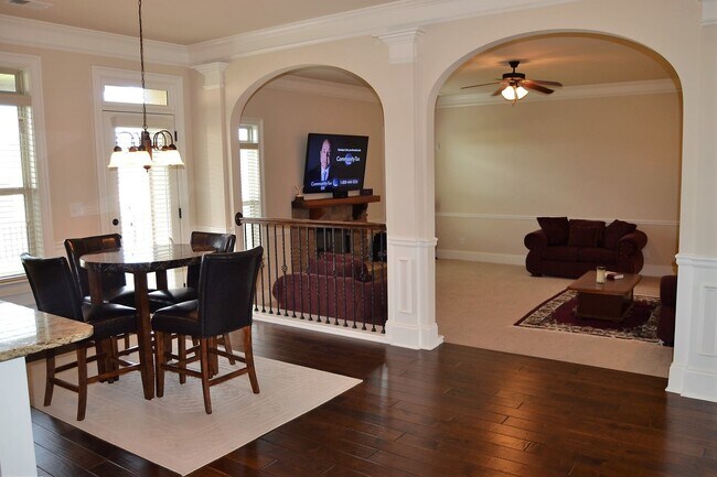 Building Photo - 516 Sagebrush Trail