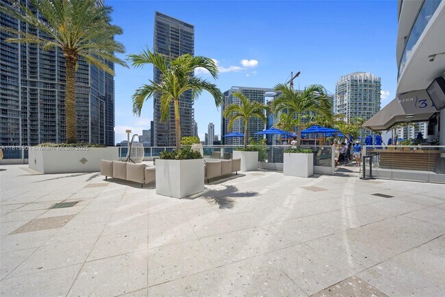 Building Photo - 200 Biscayne Blvd Way