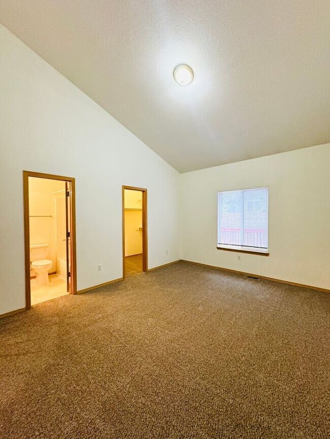 Building Photo - Charming 3 Bed/2 Bath Home with Attached 2 Car Garage in Mariana Butte