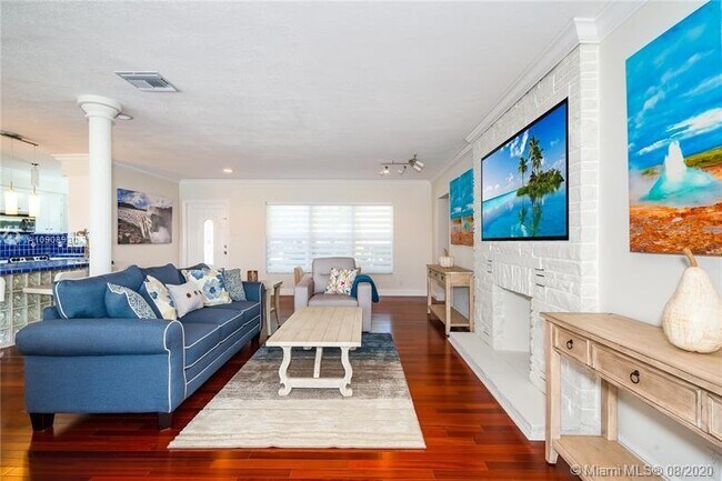 Building Photo - 1223 Seminole Dr