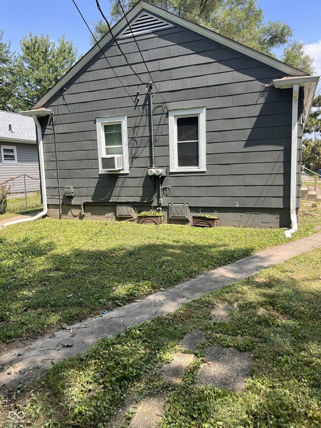 Building Photo - 4842 Hillside Ave