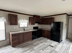 Building Photo - 3150 Plateau Dr