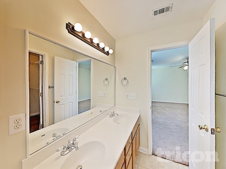 Building Photo - 2083 Prescott Way