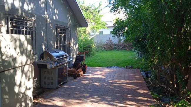 BACK PATIO - 330 NW 127th Ave