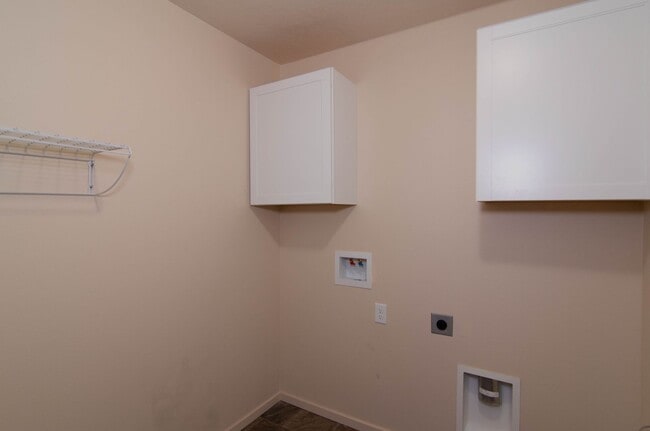 Building Photo - COMING SOON !! 4 Bed 2 bath 5 Mile Prairie newer home with open concept design