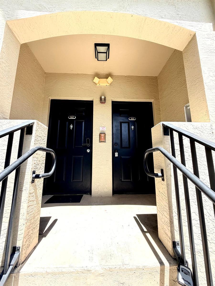 Building Photo - 5840 W Sample Rd
