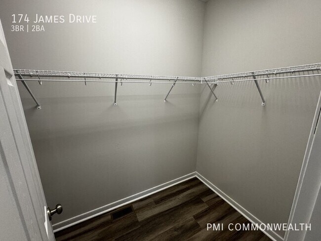 Building Photo - 174 James Dr